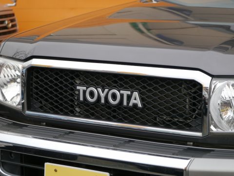 ランドクルーザー70　ピックアップ　TOYOTA文字グリル